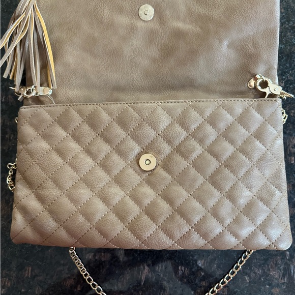 Elegant Tan Quilted Crossbody Bag - Picture 2 of 5